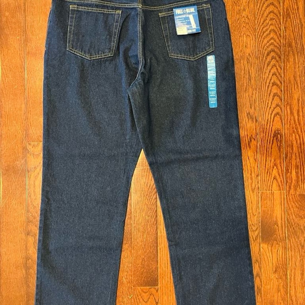 Blue Relaxed Fit Jeans with Classic Style
